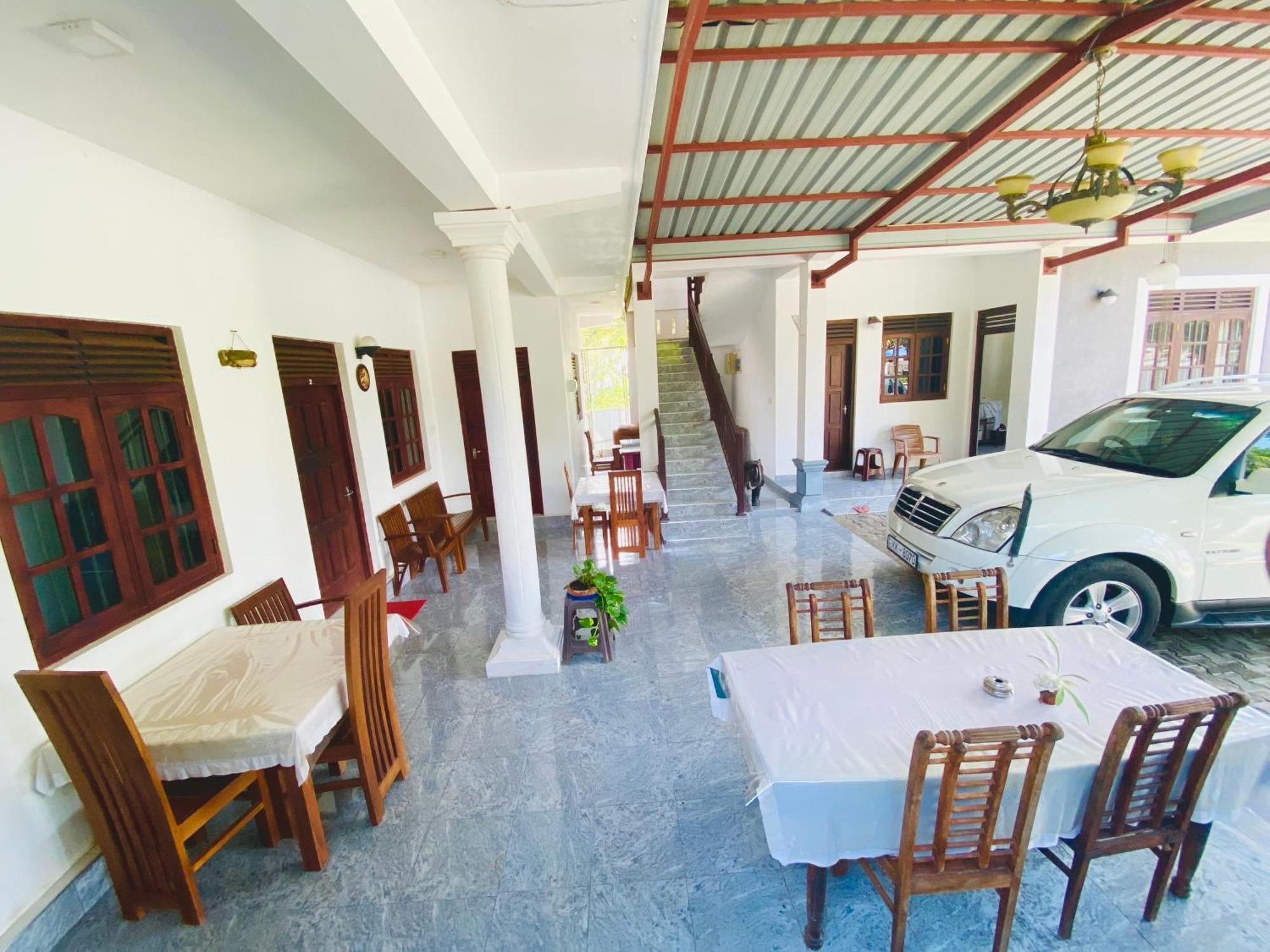 Radha Tourist Home Polonnaruwa Esterno foto