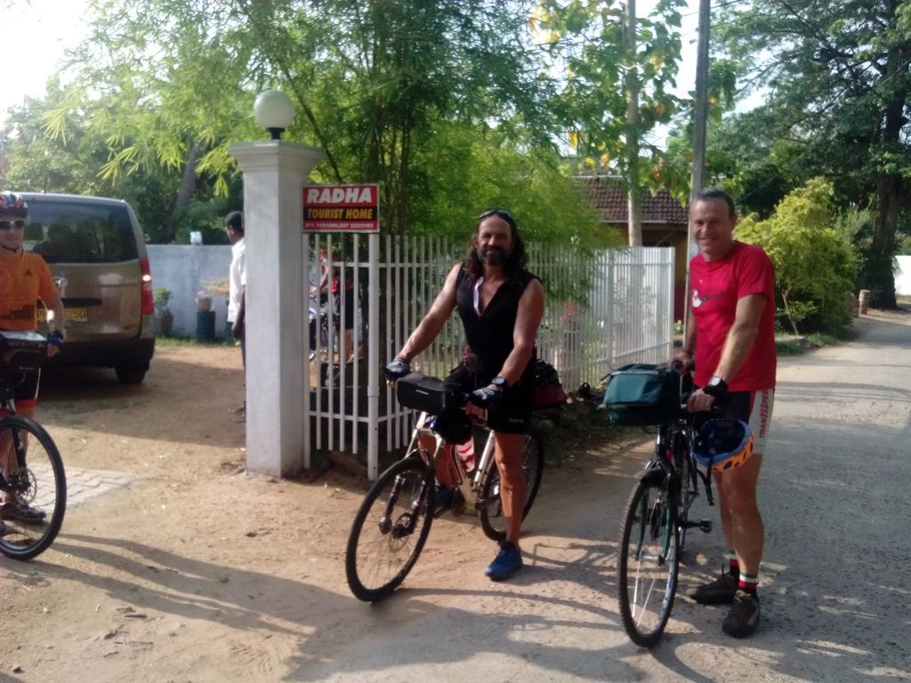 Radha Tourist Home Polonnaruwa Esterno foto