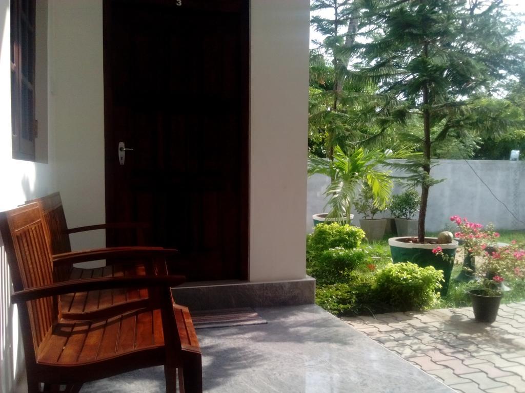 Radha Tourist Home Polonnaruwa Esterno foto