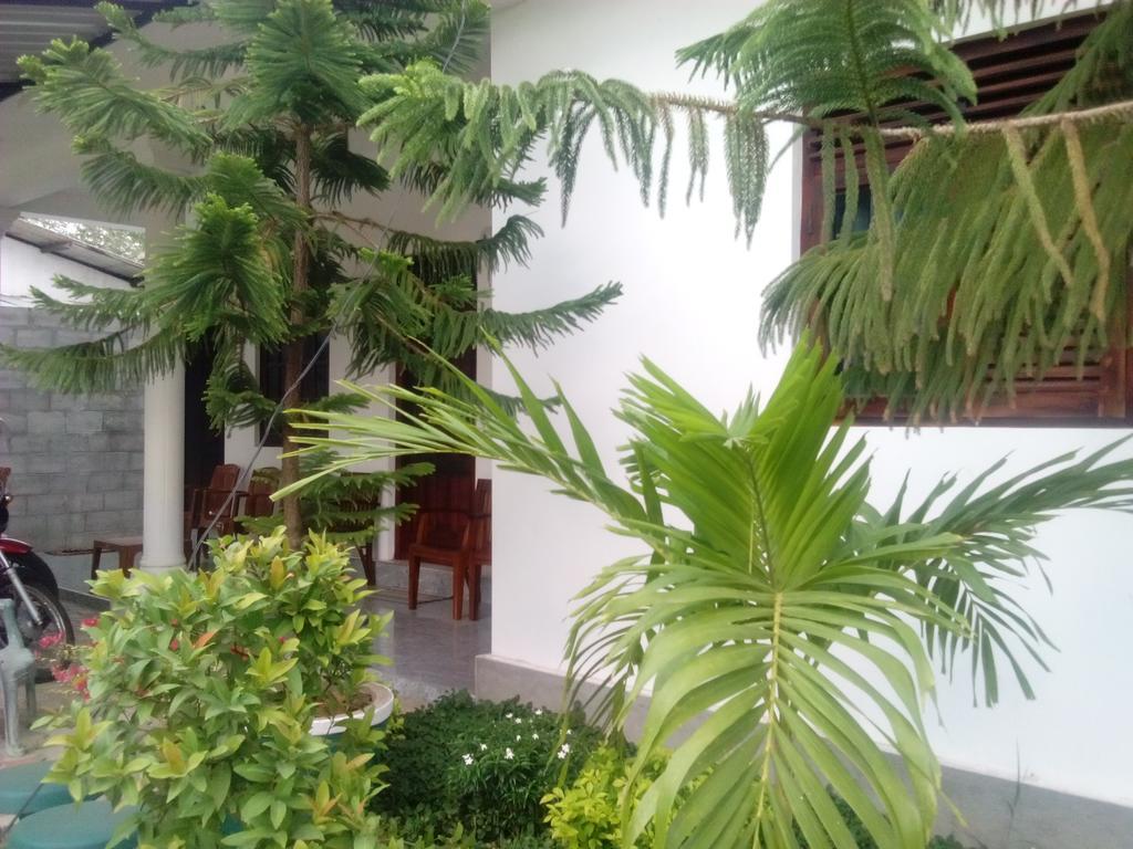 Radha Tourist Home Polonnaruwa Esterno foto