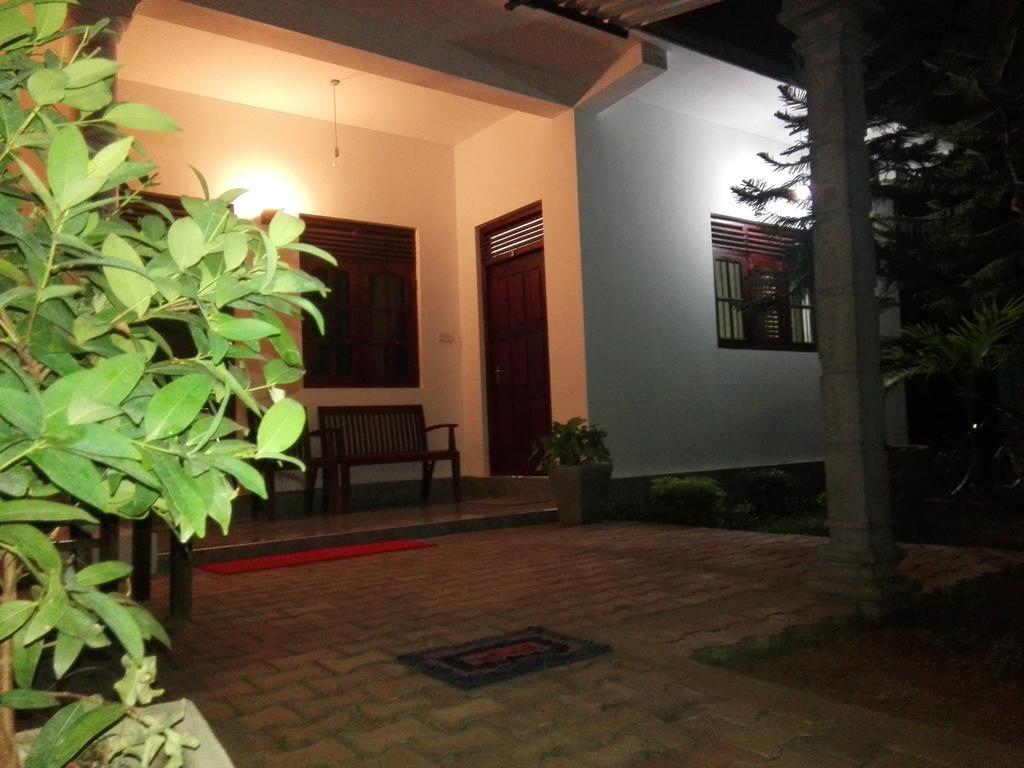 Radha Tourist Home Polonnaruwa Esterno foto