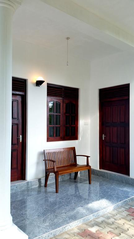Radha Tourist Home Polonnaruwa Esterno foto