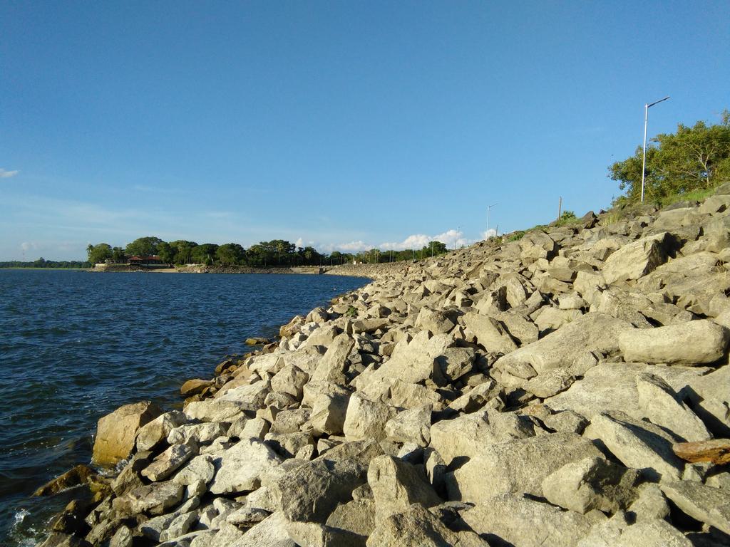 Radha Tourist Home Polonnaruwa Esterno foto