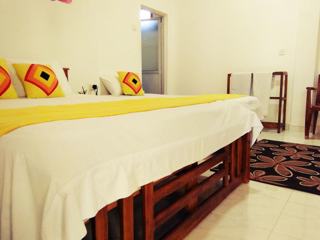 Radha Tourist Home Polonnaruwa Esterno foto