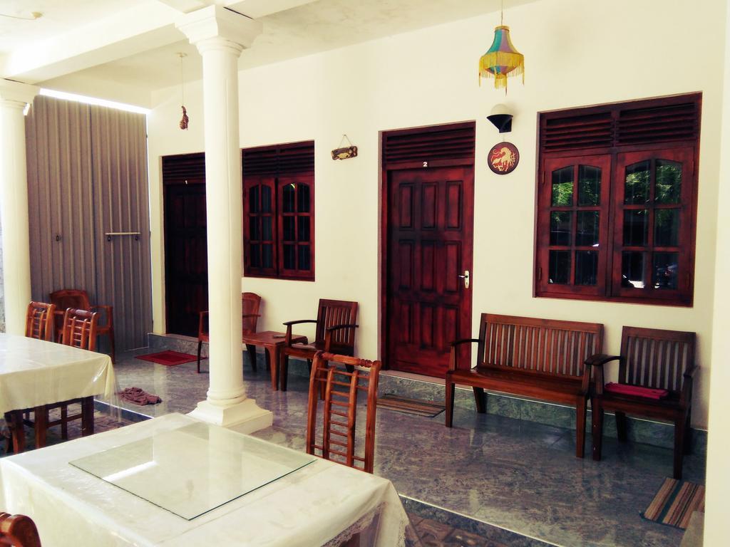 Radha Tourist Home Polonnaruwa Esterno foto