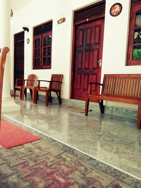 Radha Tourist Home Polonnaruwa Esterno foto