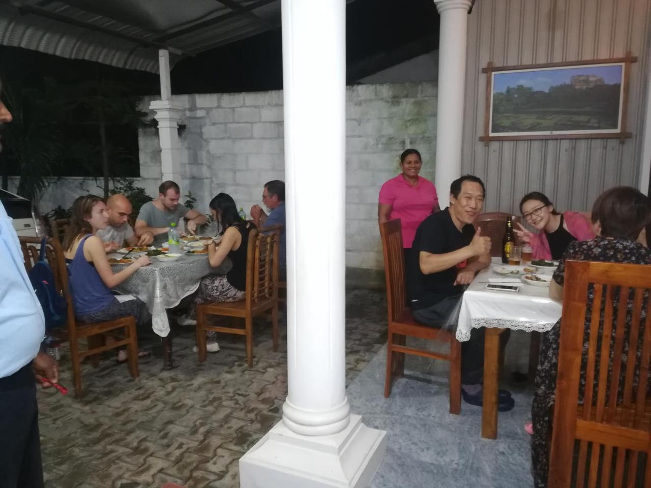 Radha Tourist Home Polonnaruwa Esterno foto