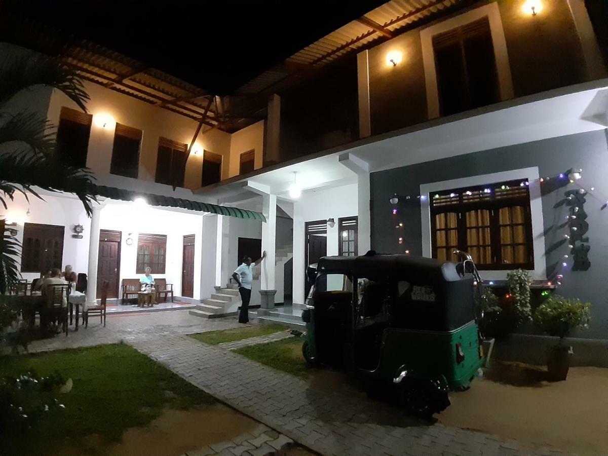 Radha Tourist Home Polonnaruwa Esterno foto